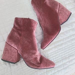 8.5 Velvet Mauve Sam Eldeman Ankle Bootie